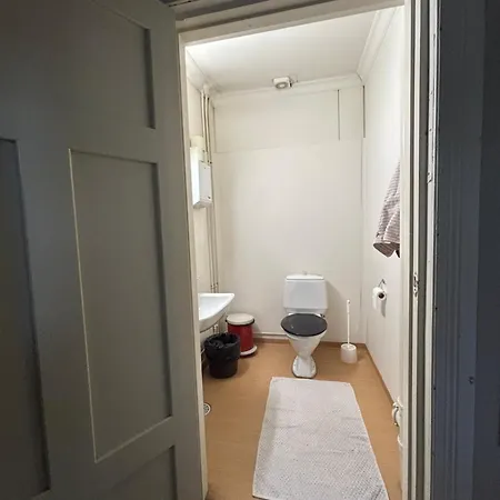 Tunnelmallinen Karsikon Kansakoulu - Jaettu Kylpyhuone