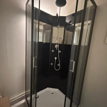 아파트 Tunnelmallinen Karsikon Kansakoulu - Jaettu Kylpyhuone 요엔수