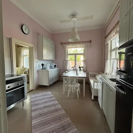 Tunnelmallinen Karsikon Kansakoulu - Jaettu Kylpyhuone